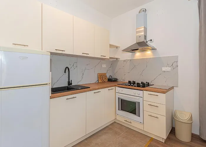 1 Bedroom Amazing In Appartamento Vodice